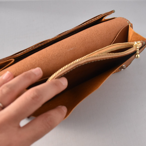 受注製作品】トラッカーウォレット 花蝶カービング 本革 牛革 薄型