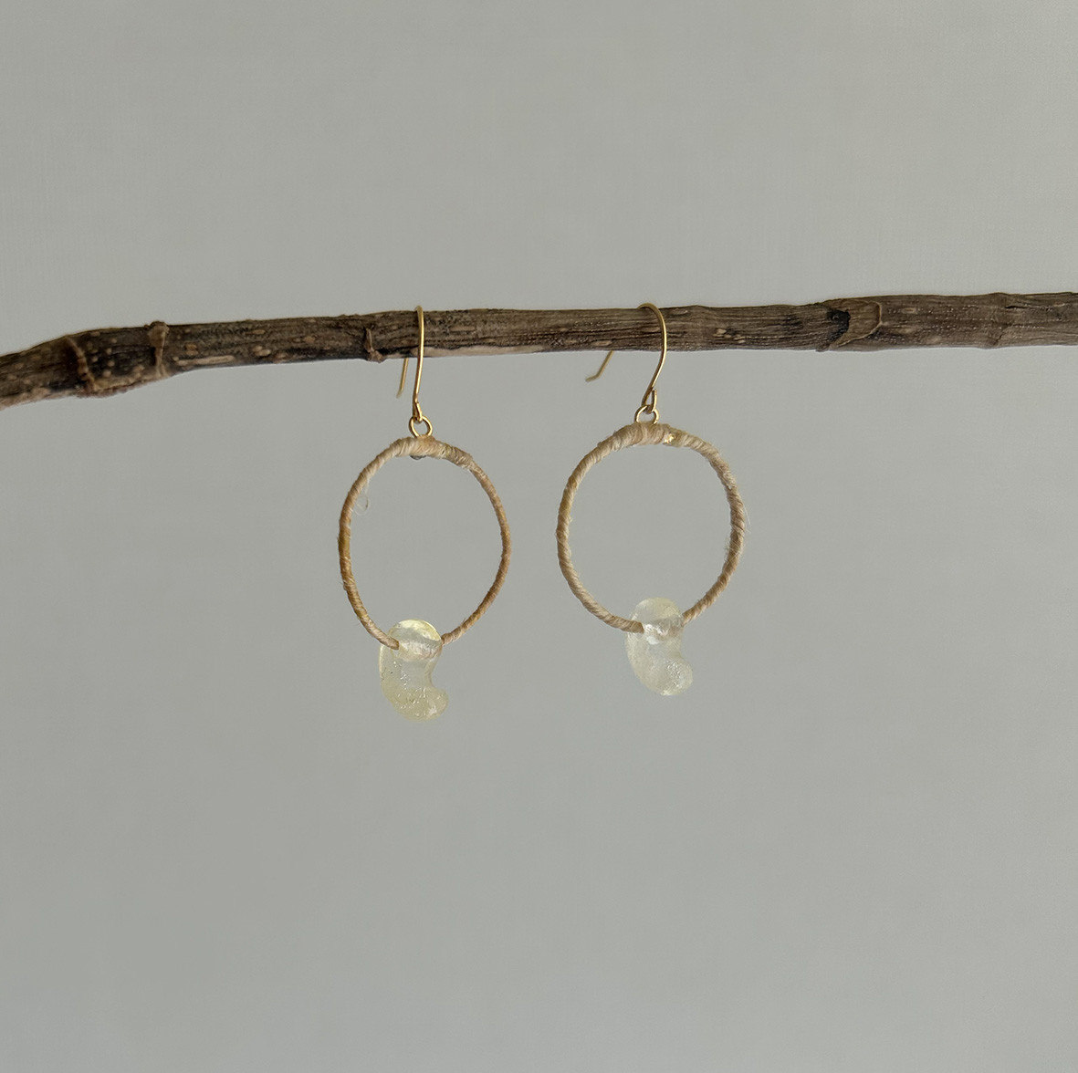 【送料無料】出雲の満月塩勾玉×精麻フープピアス