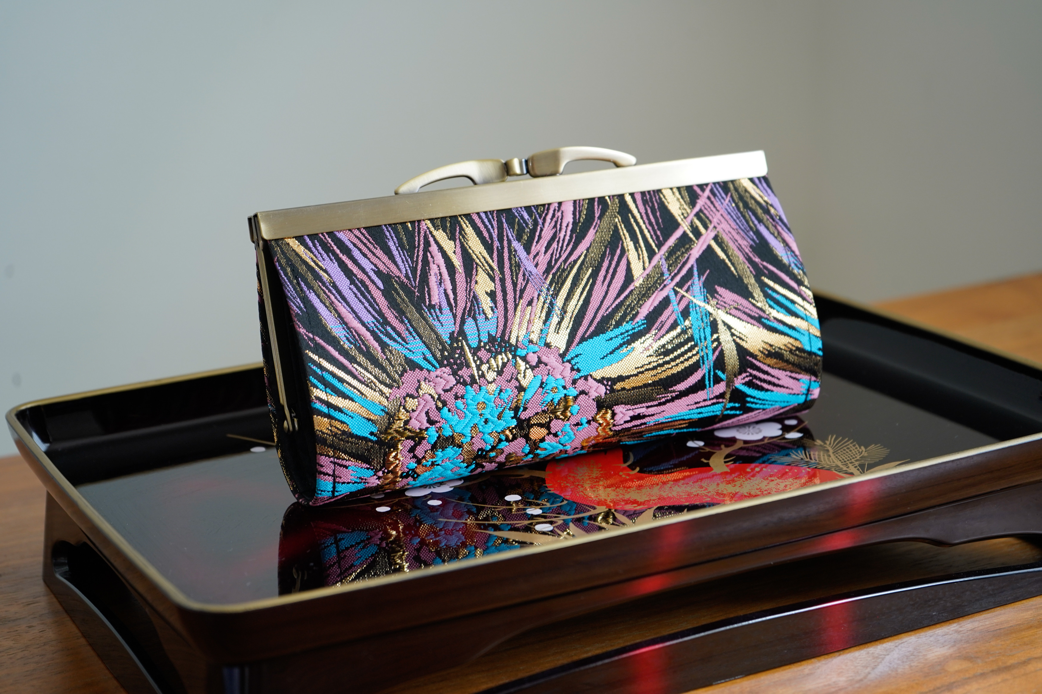 夜空に咲く大輪の花火＊金襴織物で和風がま口中型長財布＊色とりどりの夏の記憶＊黒×寒色