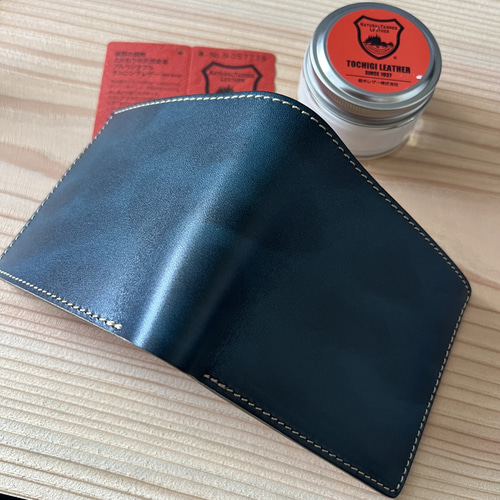 新品未使用 栃木レザー フルレザー ネイビー 二つ折り財布/本革 