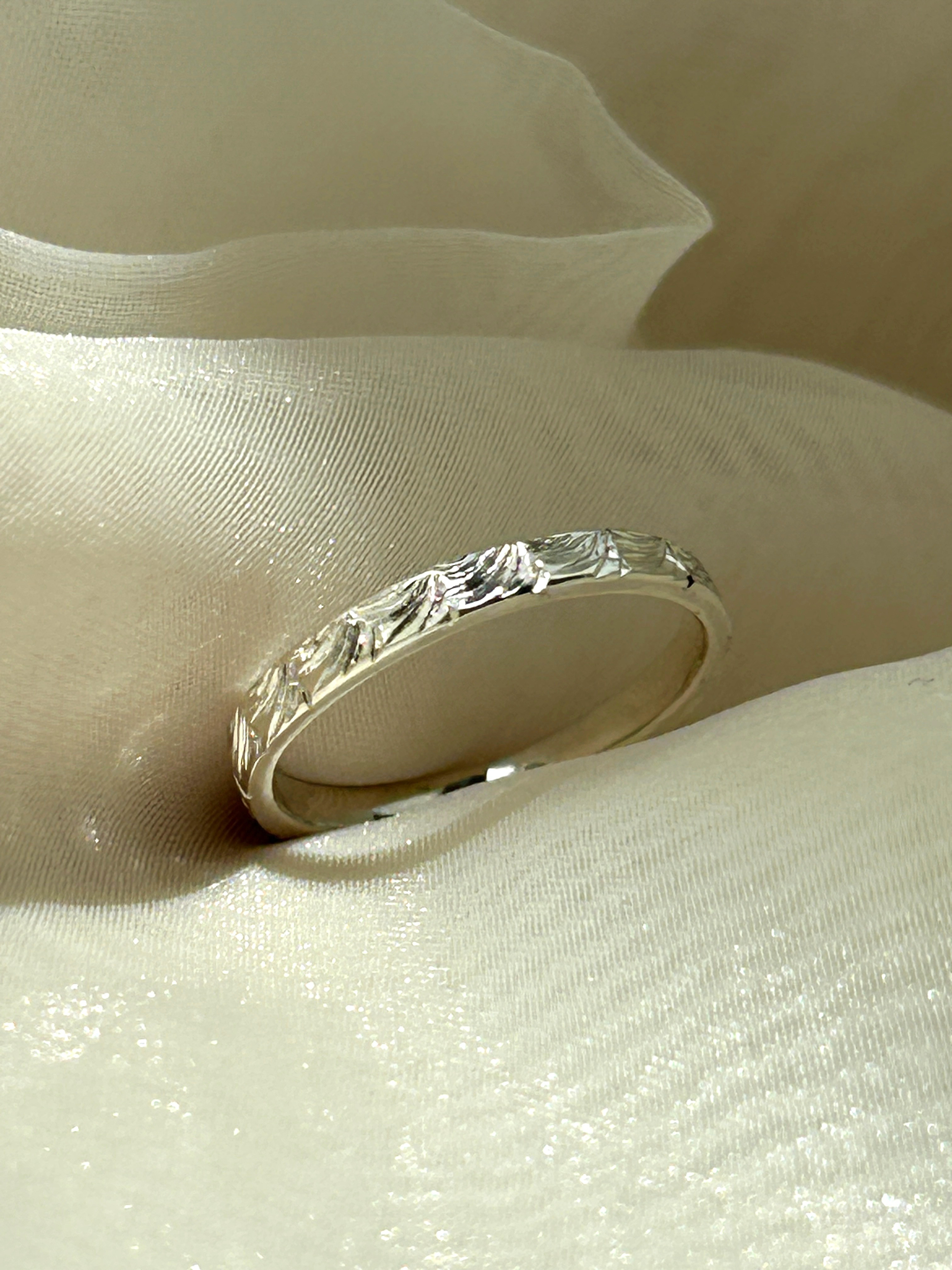 《手彫り柄》天使の羽根の輪　シルバーリング