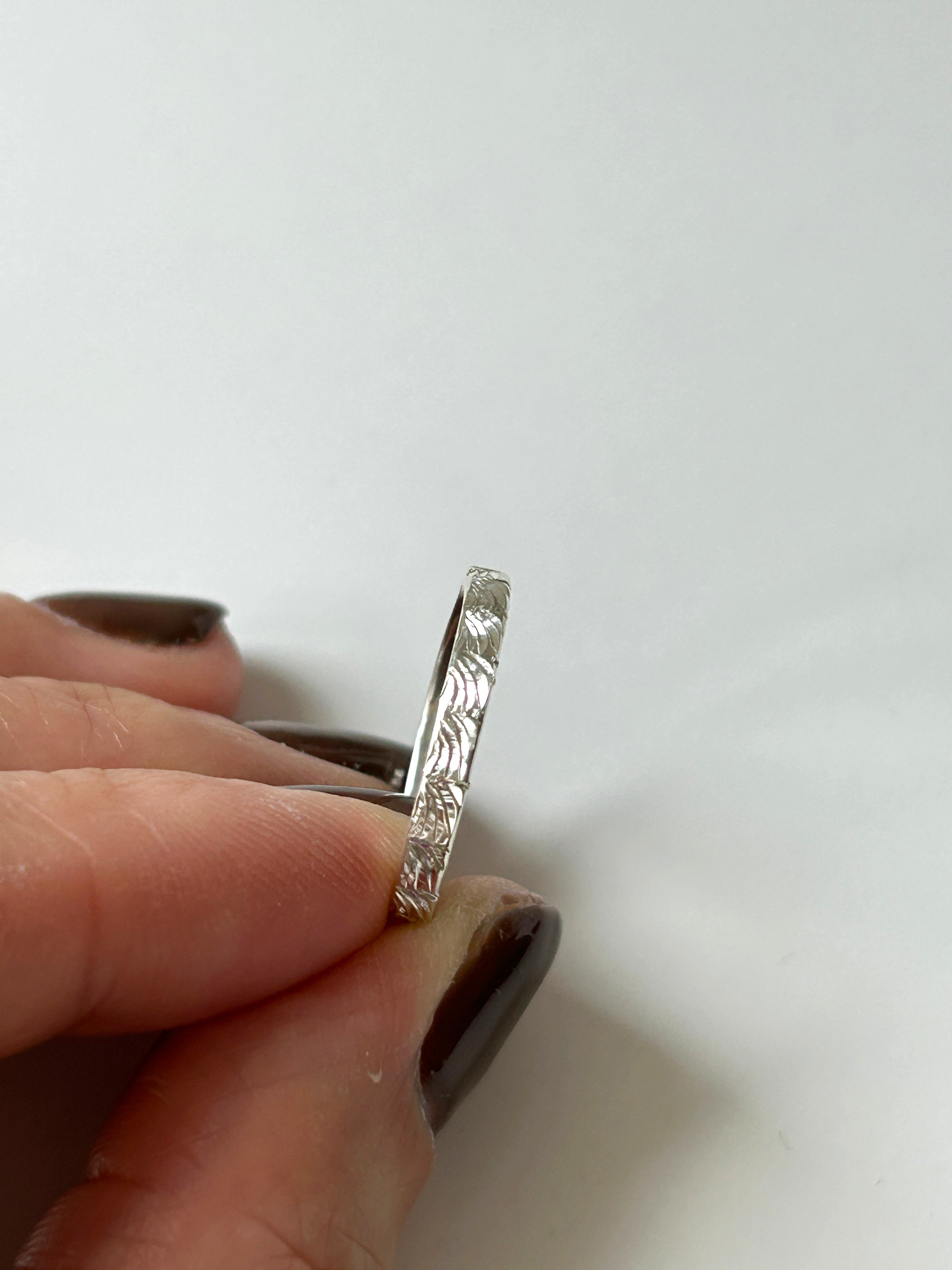 《手彫り柄》天使の羽根の輪　シルバーリング