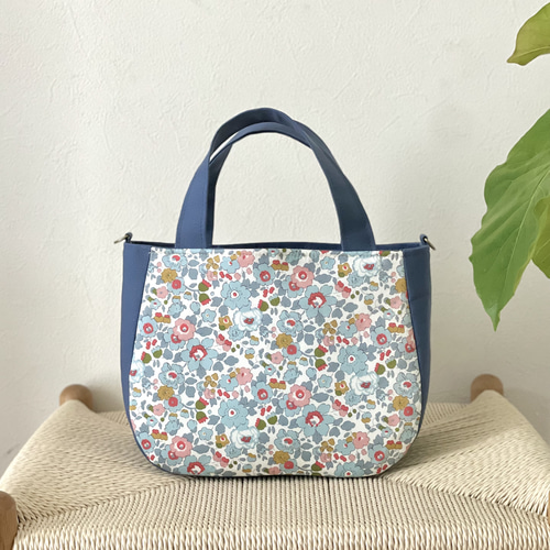 LIBERTY ベッツィ　mottoかくれんぼトート あおりトート LIBERTY ベッツィ mottoかくれんぼトート あおりトート トートバッグ