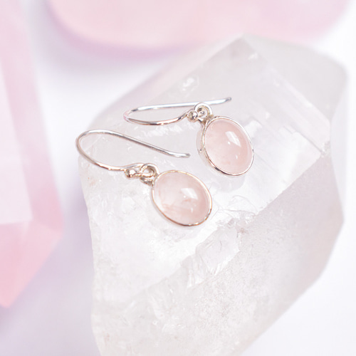 優しいピンクの天然石・ローズクォーツのシルバーピアス シルバー925