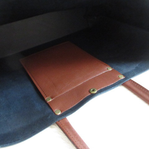 たっぷり収納♪《牛革》A４対応・三角マチヨコ型トート・シュリンク・ネイビー・0527