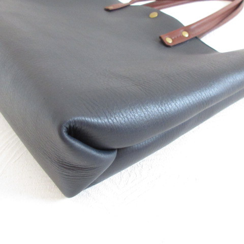 たっぷり収納♪《牛革》A４対応・三角マチヨコ型トート・シュリンク・ネイビー・0527