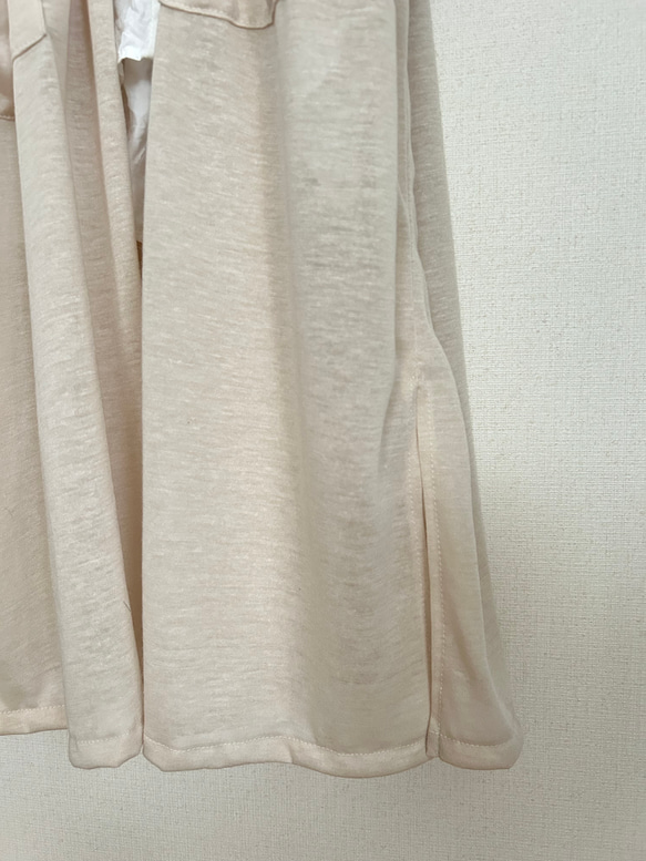 真夏てろてろレーヨンベージュニットローブロングジレ  ポケット付き。 4枚目の画像