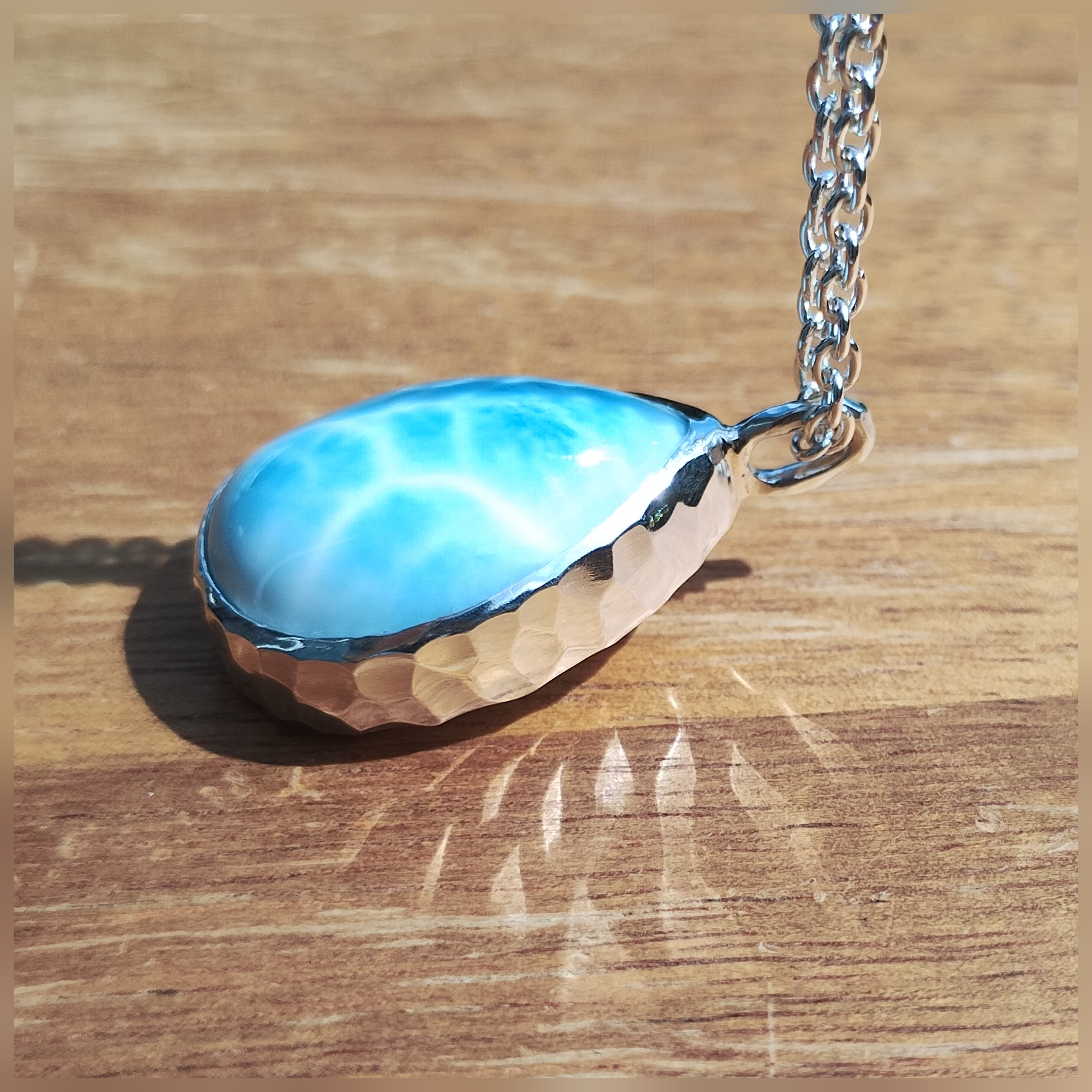 大粒AAA−ラリマー×純銀ネックレス/鎚目模様