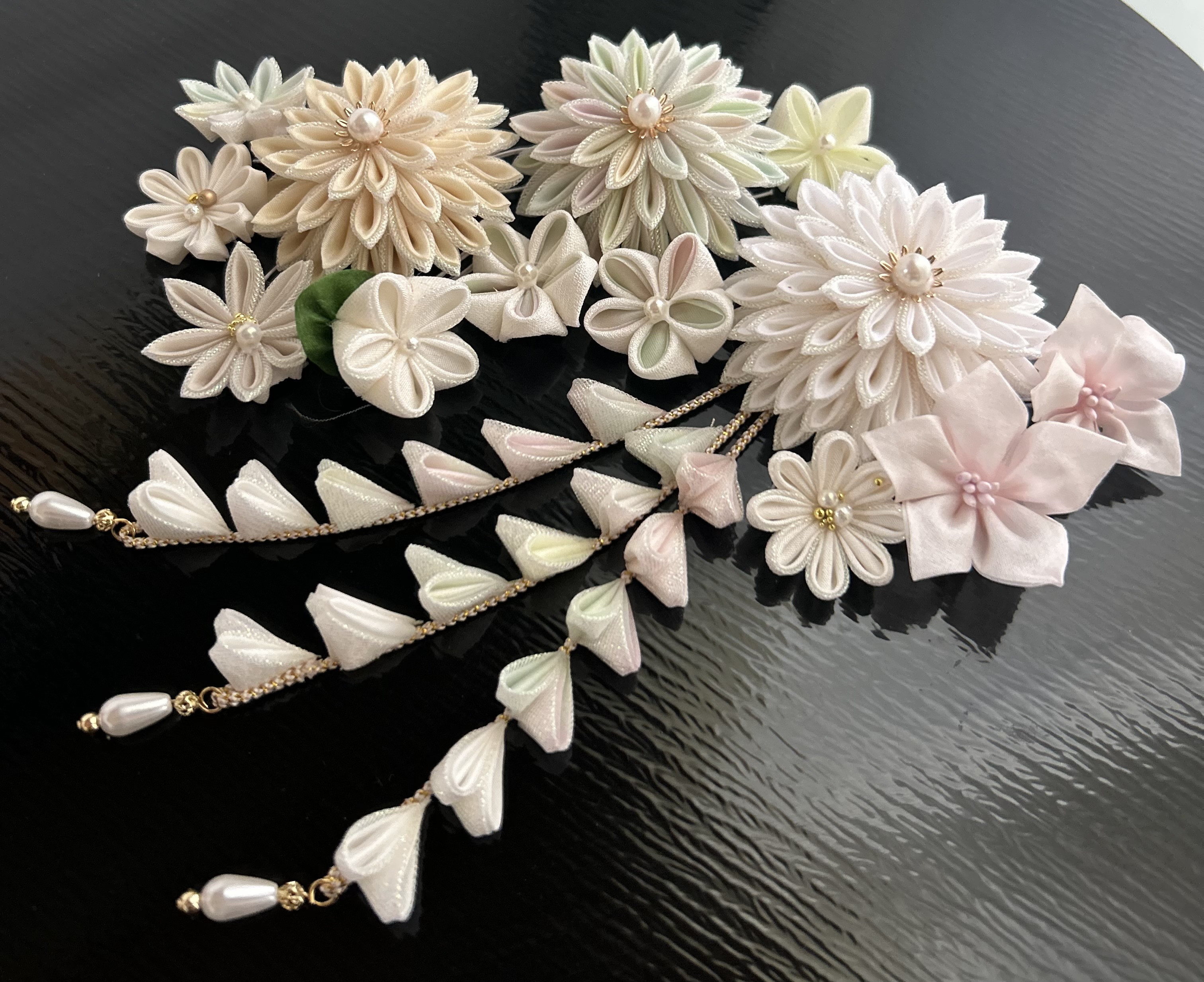 【即日発送】つまみ細工　成人式、卒業式髪飾り（生成り/白）