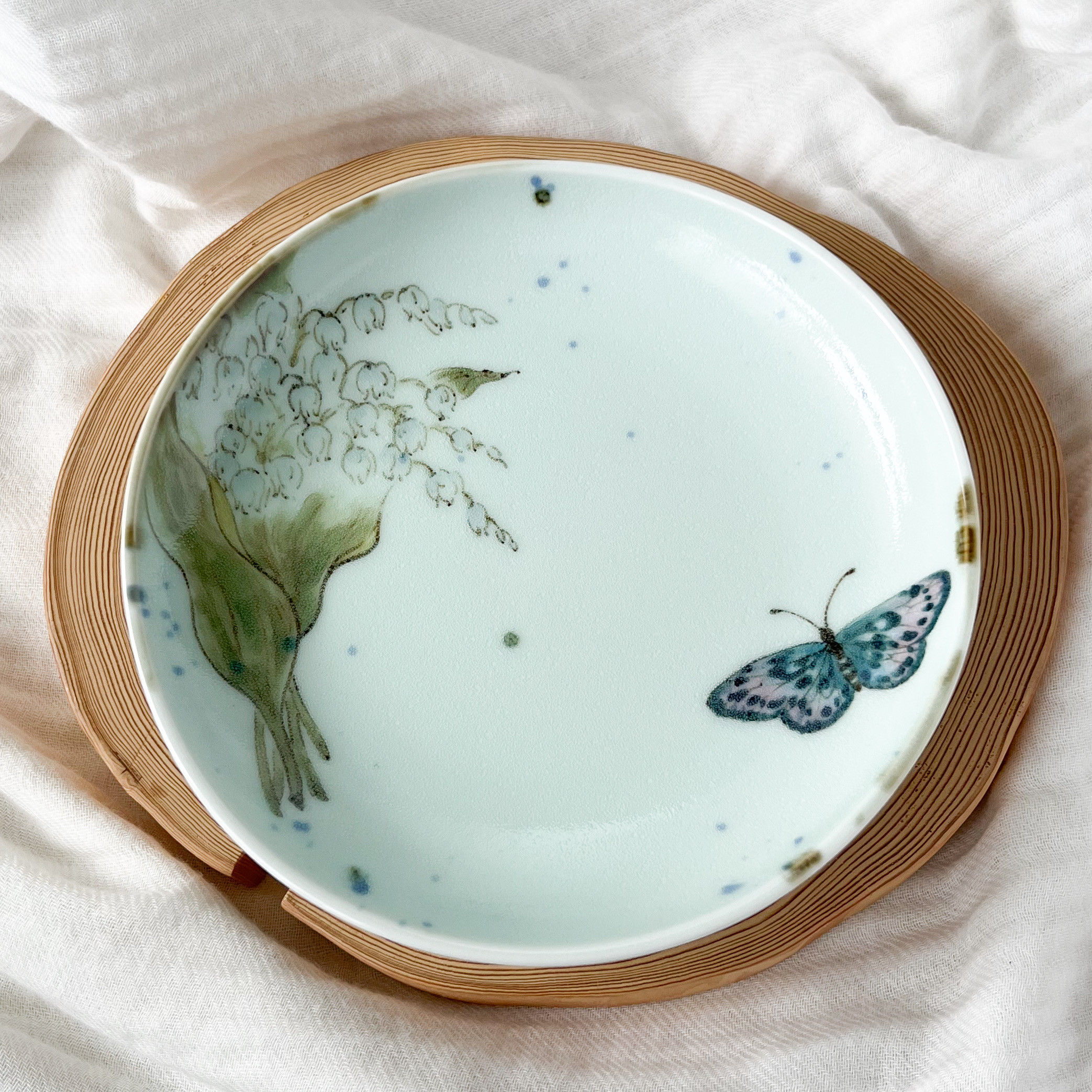 チコロット❤️取り皿❤️すべて手描き❤️染付け❤️普段使いに丁度いい❤️plate❤️すずらん❤️蝶