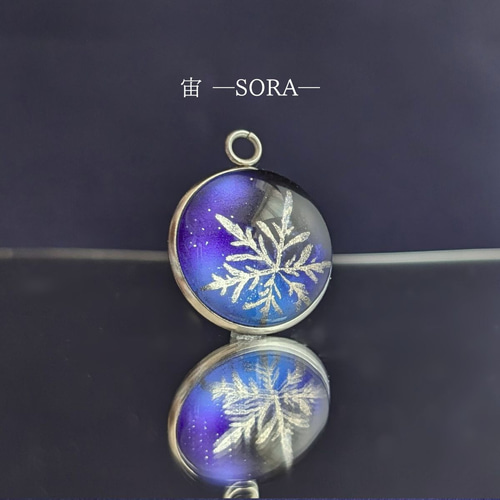雪夜の祈り 夜空からの贈り物 手描きの雪の結晶❄星空ブルー