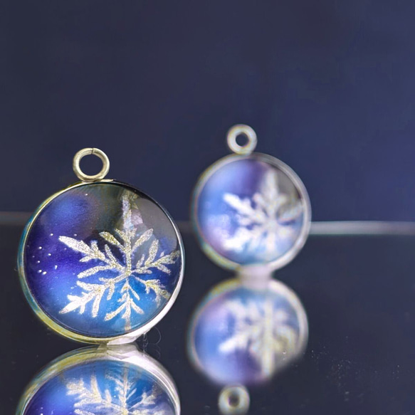 雪夜の祈り 夜空からの贈り物 手描きの雪の結晶❄星空ブルー