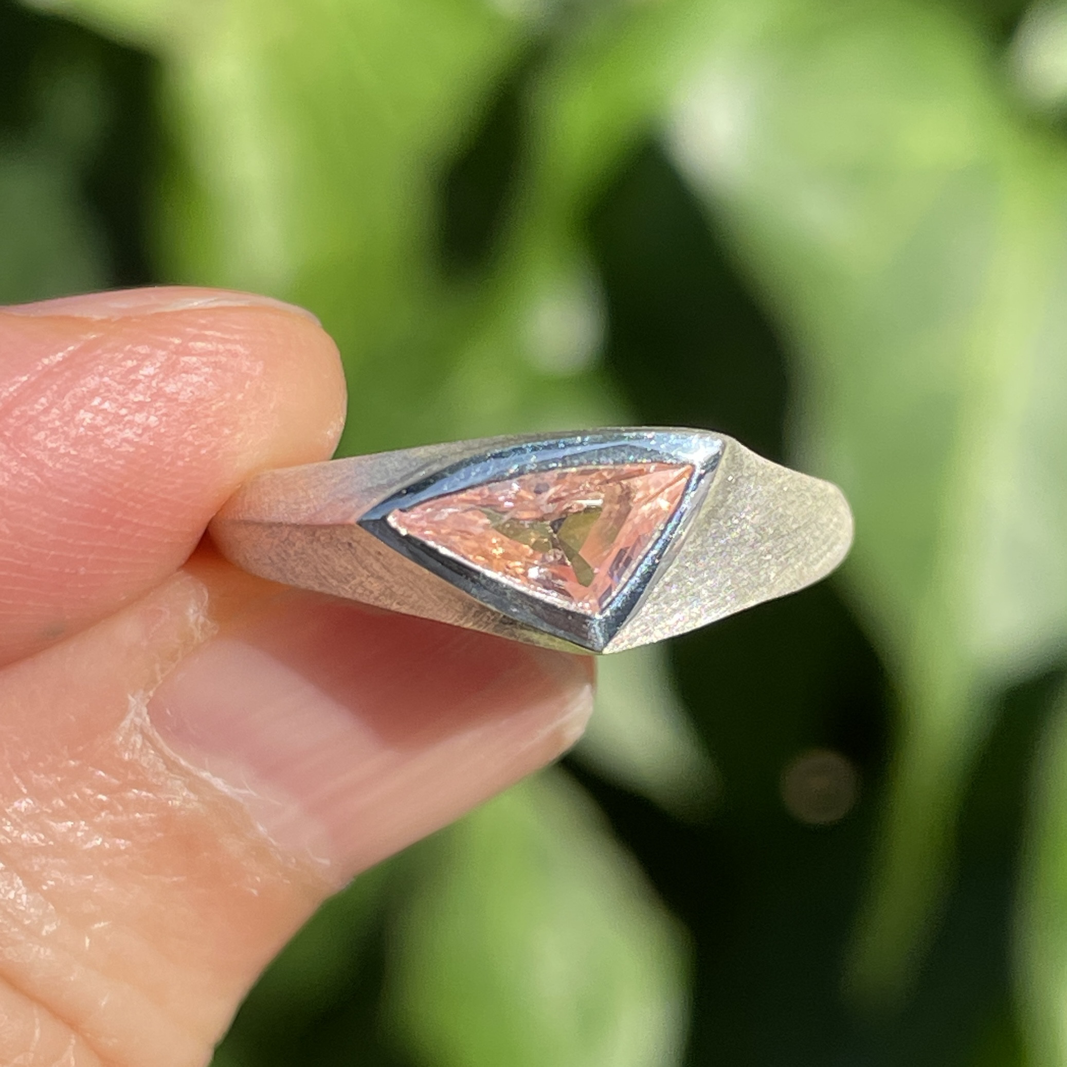 ピンク　サファイア　0.8ct　トライアングル　ミックスカット　印台　シルバーSV925リング