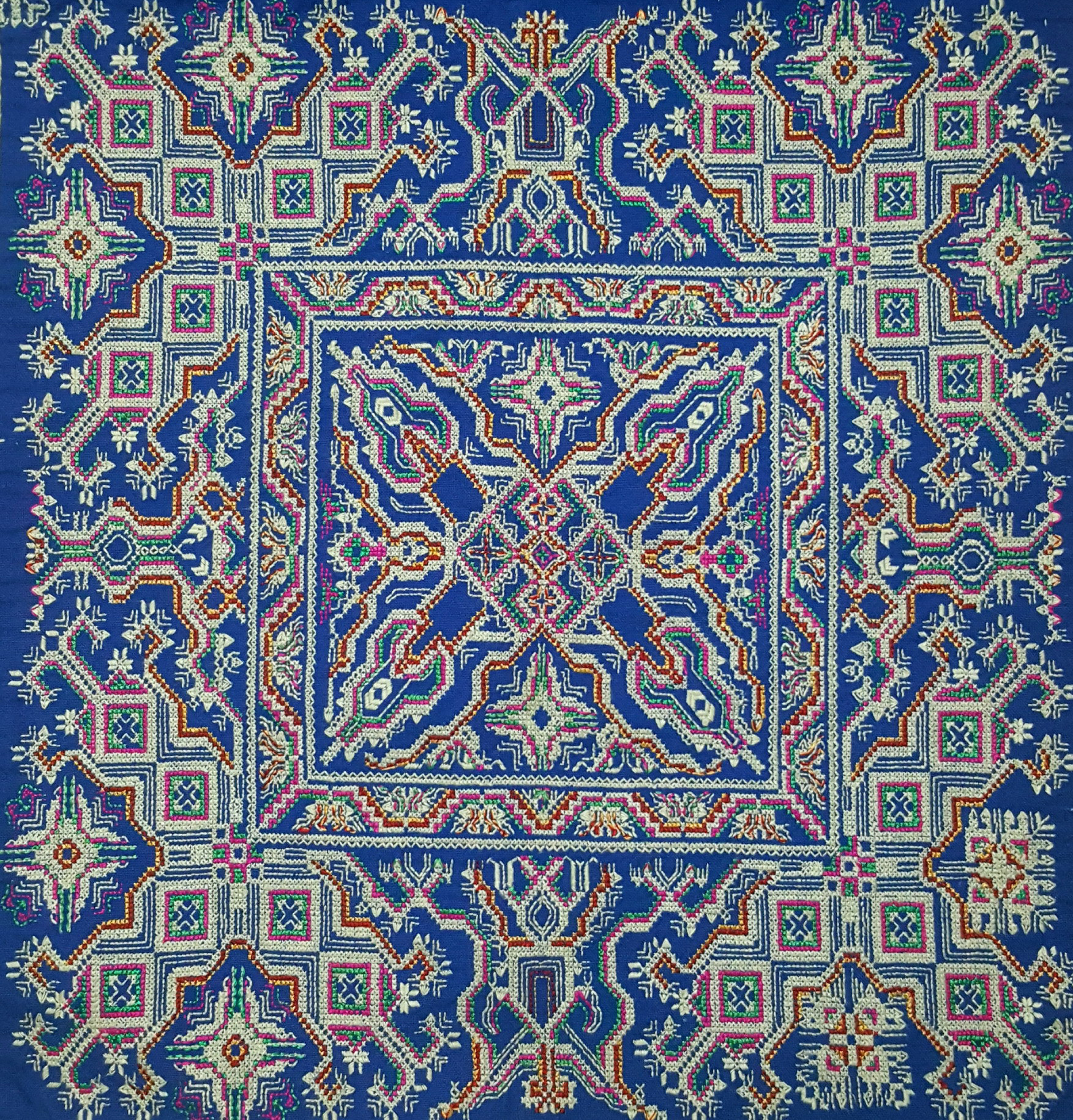 手刺繍アート｜幾何文様の布絵・ウォールデコ