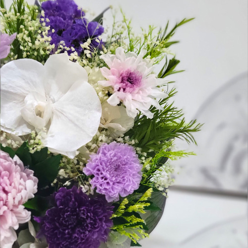 お彼岸に_胡蝶蘭と菊の小さなお供え仏花プリザーブドフラワー白