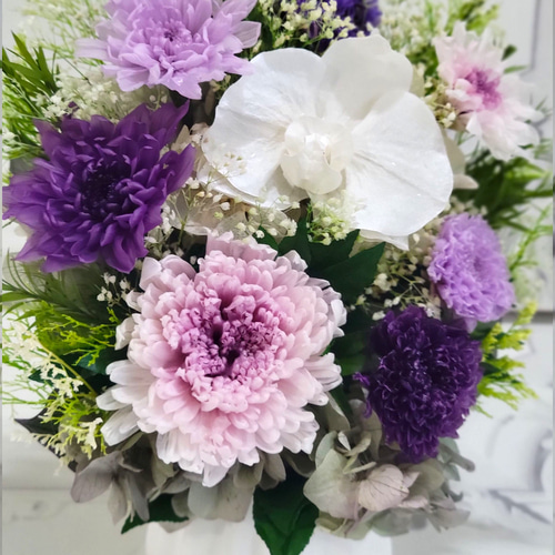 お彼岸に_胡蝶蘭と菊の小さなお供え仏花プリザーブドフラワー白