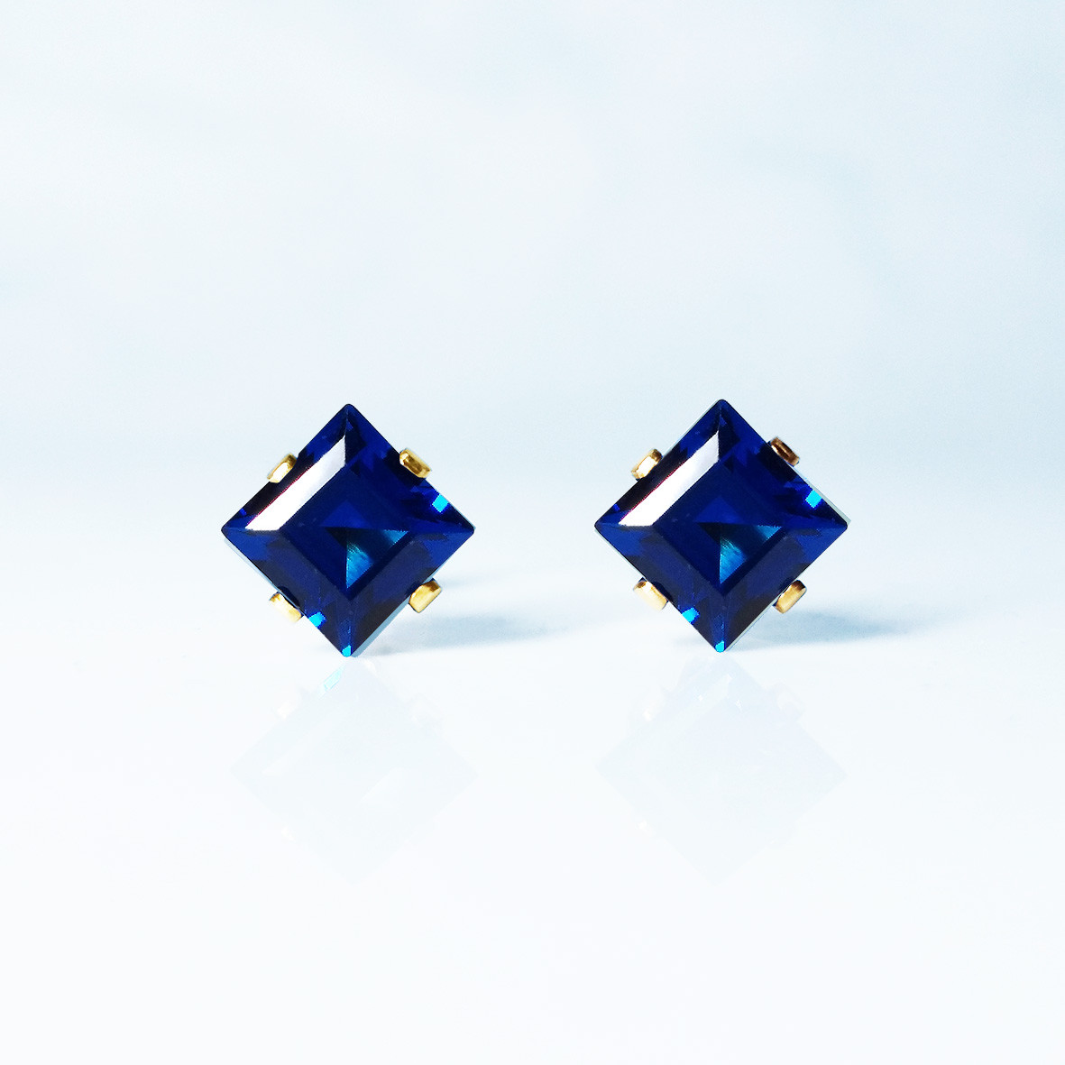 大粒の宝石。ブルースピネル(5mm)・ピアス　[送料無料]