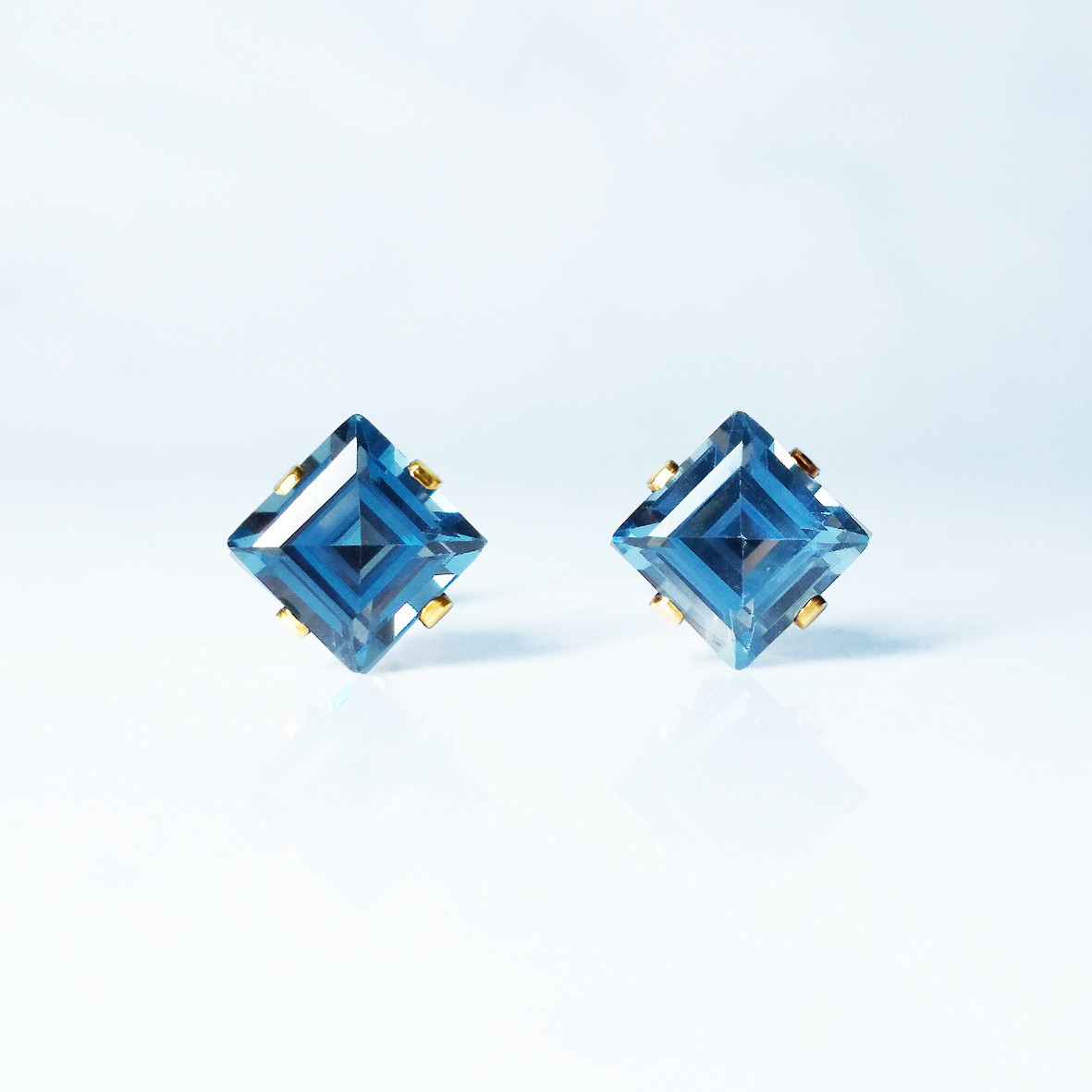 大粒の碧。ブルースピネル(5mm)・ピアス　[送料無料] 9,300円