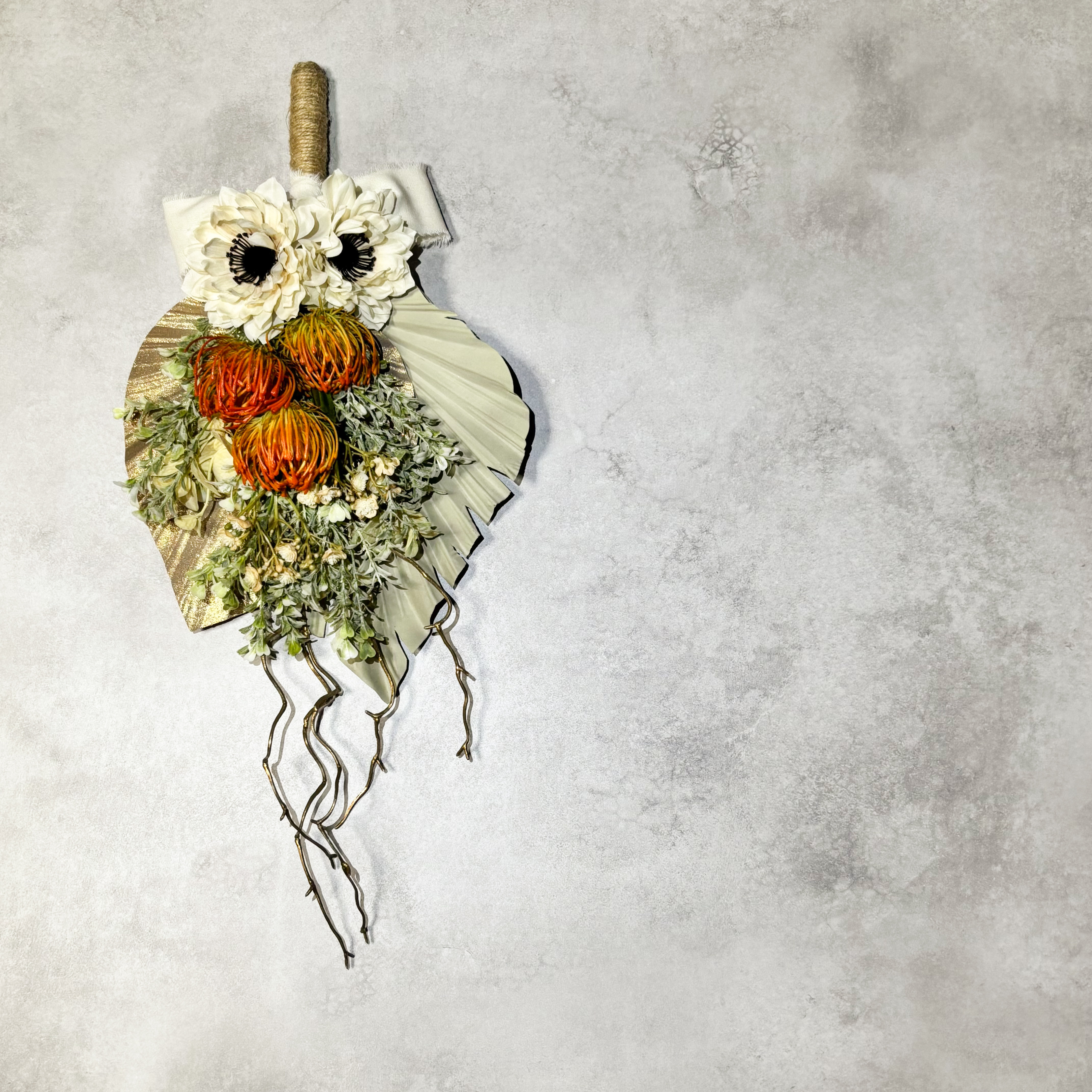 オレンジが映える　ピンクッションのスワッグ