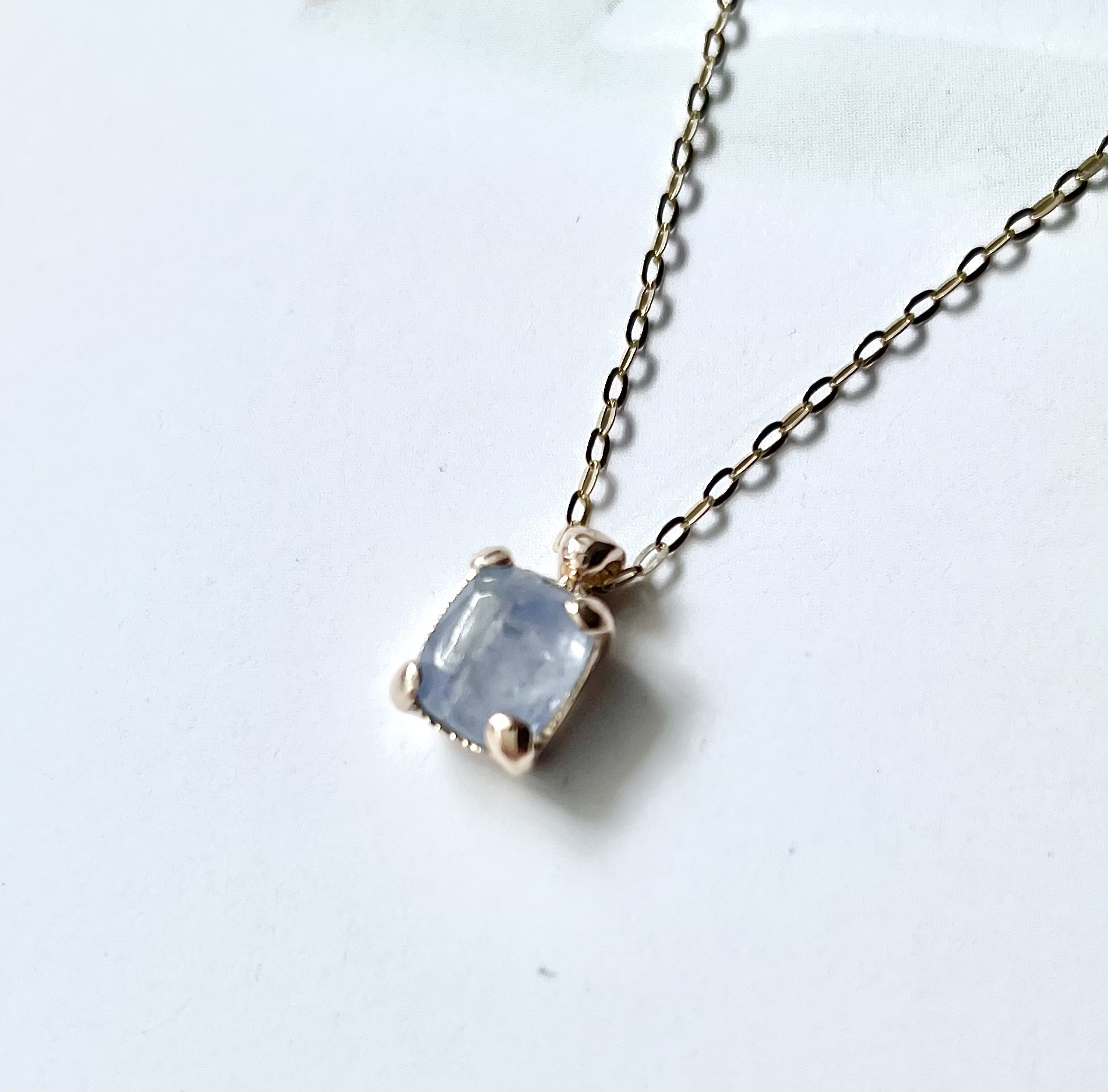 ナチュラルサファイアのペンダント(K10)