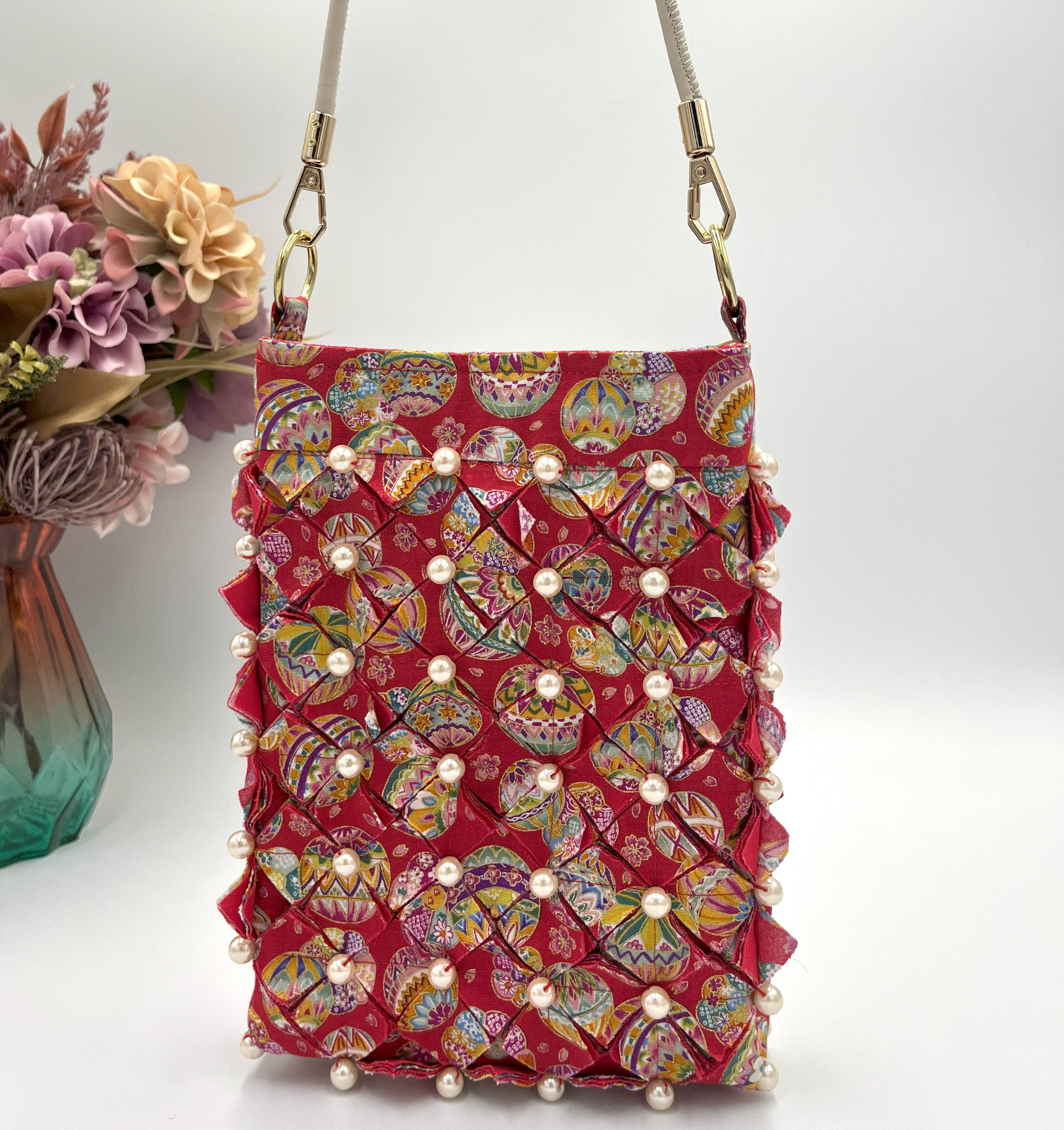 携帯POUCH『赤和柄「毬」×LightBeige』　ショルダーポーチ