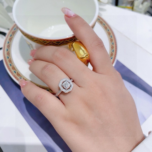 GIA鑑定書付き1.01ct天然ダイヤモンド指輪K18