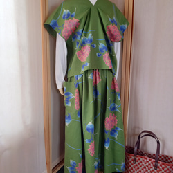 Vあきベスト&ギャザースカートのセットアップ★カーキ色紫陽花 4枚目の画像