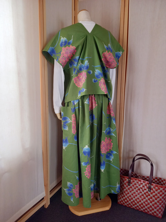 Vあきベスト&ギャザースカートのセットアップ★カーキ色紫陽花 4枚目の画像