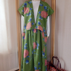 Vあきベスト&ギャザースカートのセットアップ★カーキ色紫陽花 1枚目の画像