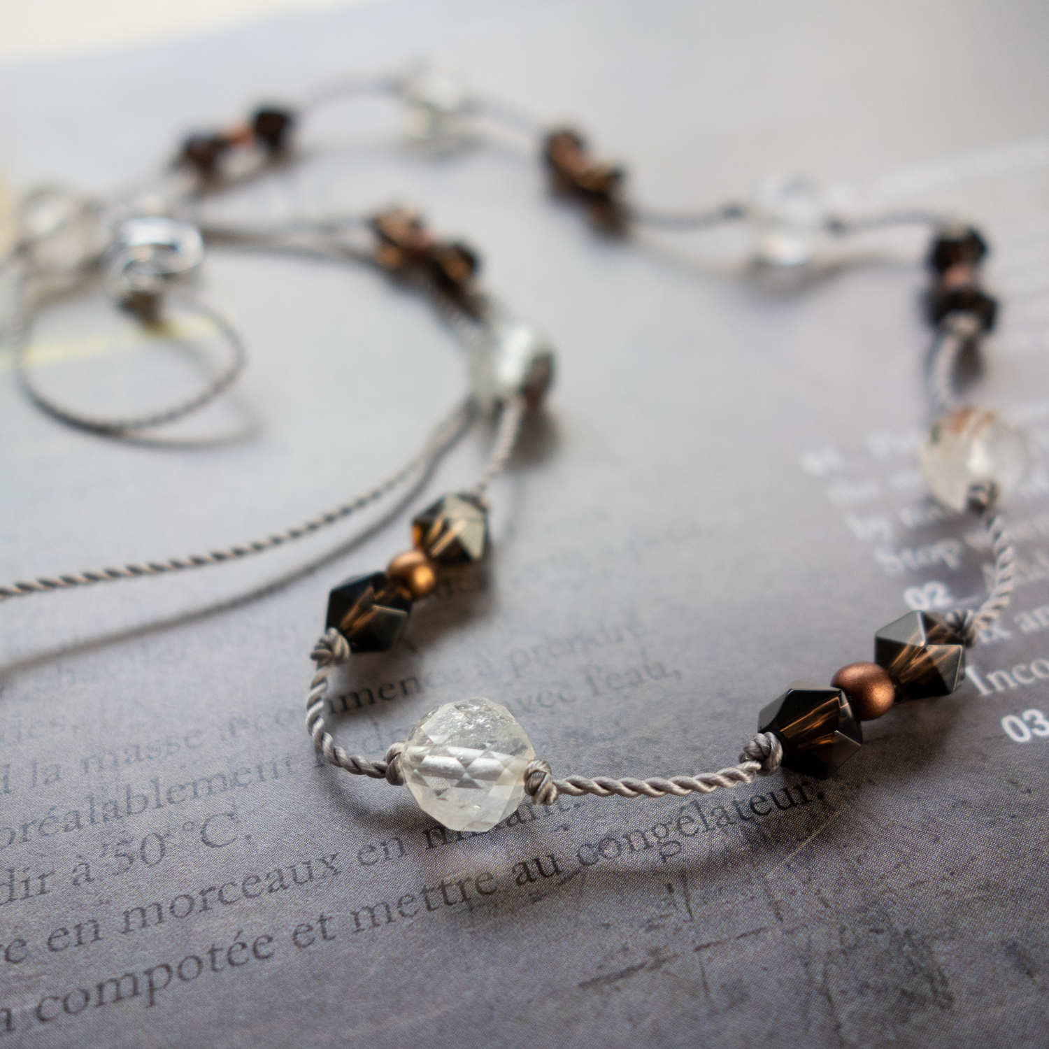 【送料無料】*Sanglier _サングリエ ／透明感と深み*スモーキークォーツ 【シルクコードネックレス】