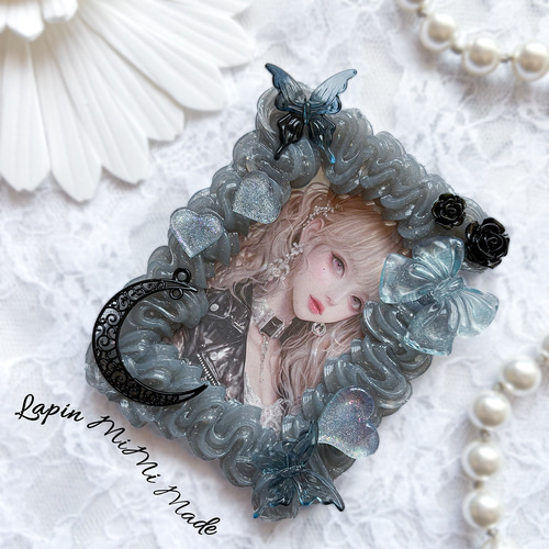 受注製作】グレー クリア ホイップデコ 硬質トレカケース B8 黒 月