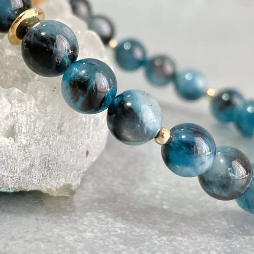 フォッシルコーラル／ブラックアクアマリン 天然石ブレスレット