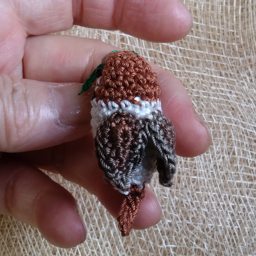 はっぴーチュン」スズメ ストラップ可 手編み あみぐるみ すずめ 編み