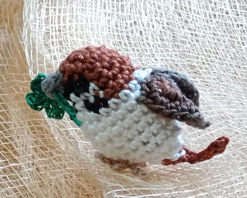 はっぴーチュン」スズメ ストラップ可 手編み あみぐるみ すずめ 編み