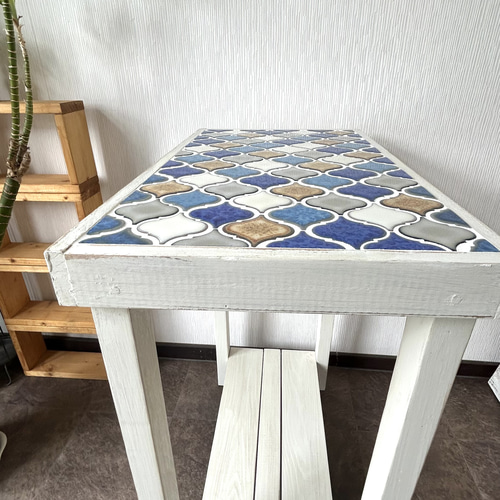 レトロなかわいさが魅力のランタンタイルコンソールテーブルワイド　ブルー系　棚付き レトロなかわいさが魅力のランタンタイル コンソールテーブル ブルー系