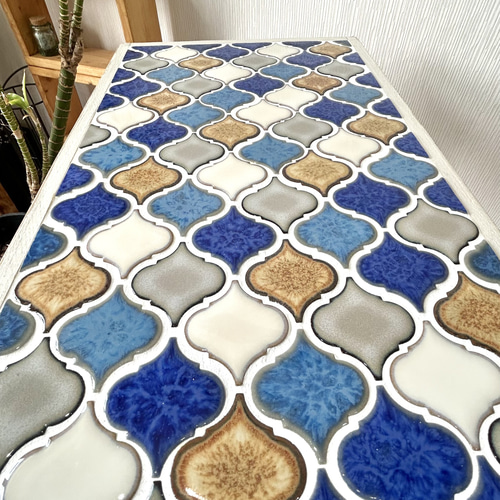 レトロなかわいさが魅力のランタンタイル コンソールテーブル ブルー系