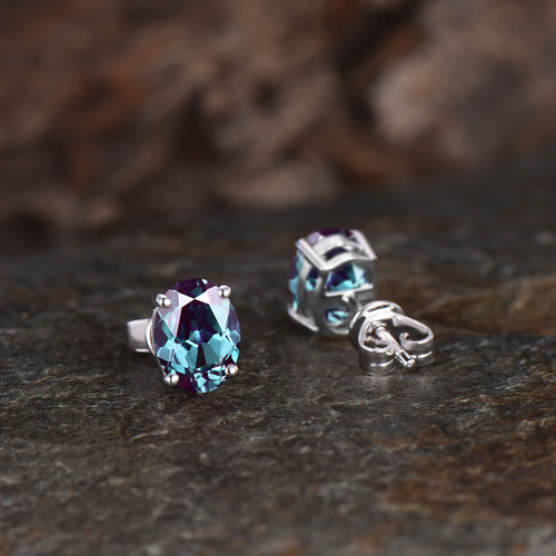 6月の誕生石 カラーチェンジ アレキサンドライト ピアス ソリティア