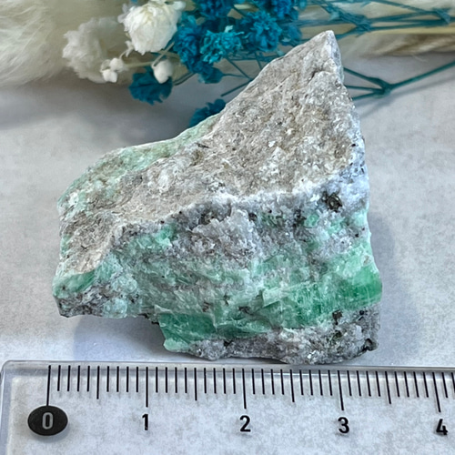 原石】エメラルド(パイライト共生) 原石】エメラルド(パイライト共生