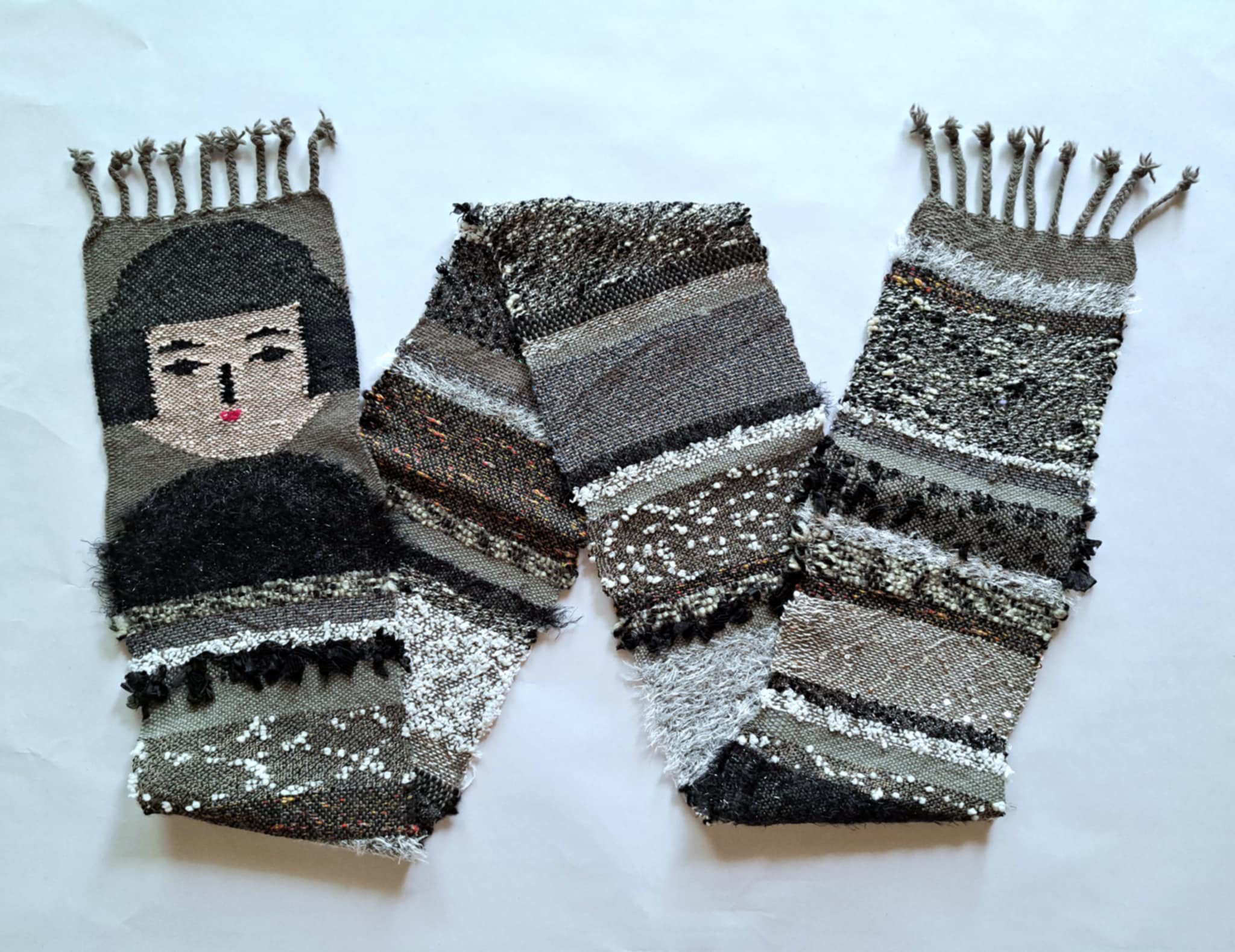 手織りマフラー　タペストリー　さおり織り　さをり織り　コケシ　女の子　おかっぱ　ガール　モノトーン　黒　ゴス　１点物