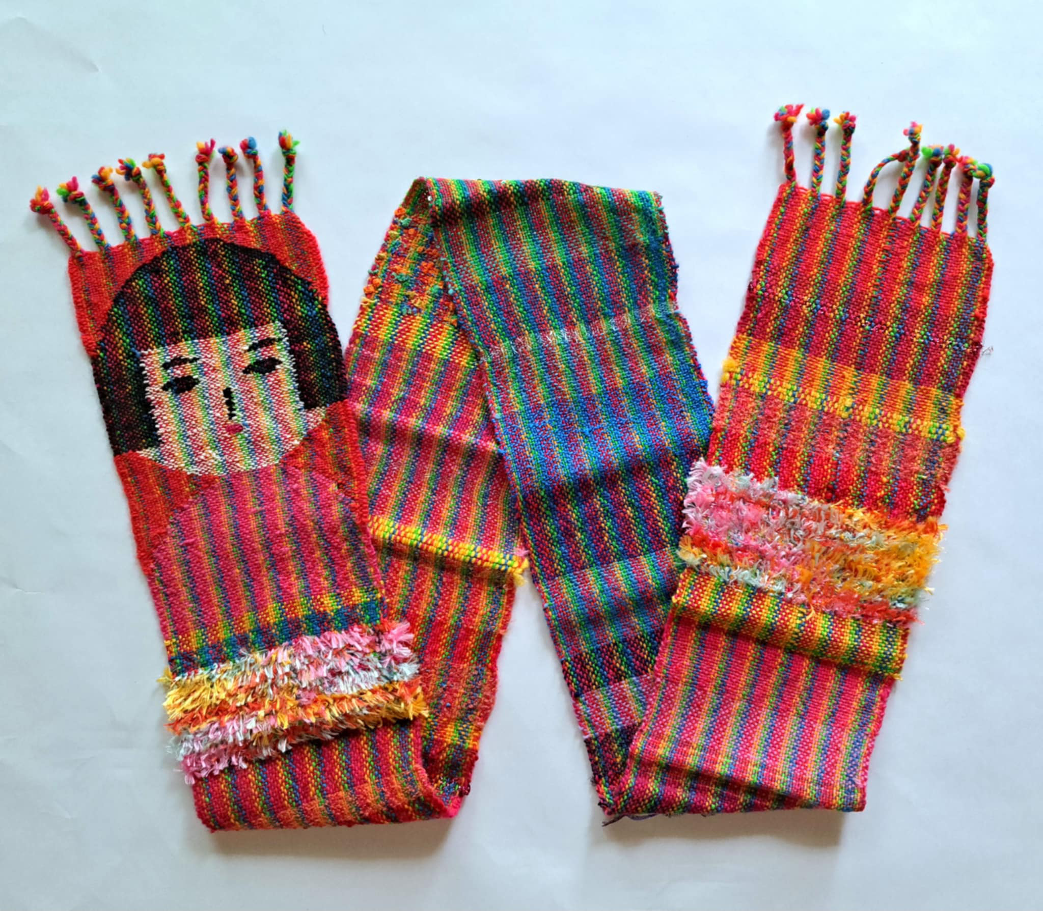 手織りマフラー　タペストリー　さおり織り　さをり織り　コケシ　女の子　おかっぱ　ガール　カラフル 　レインボー　１点物