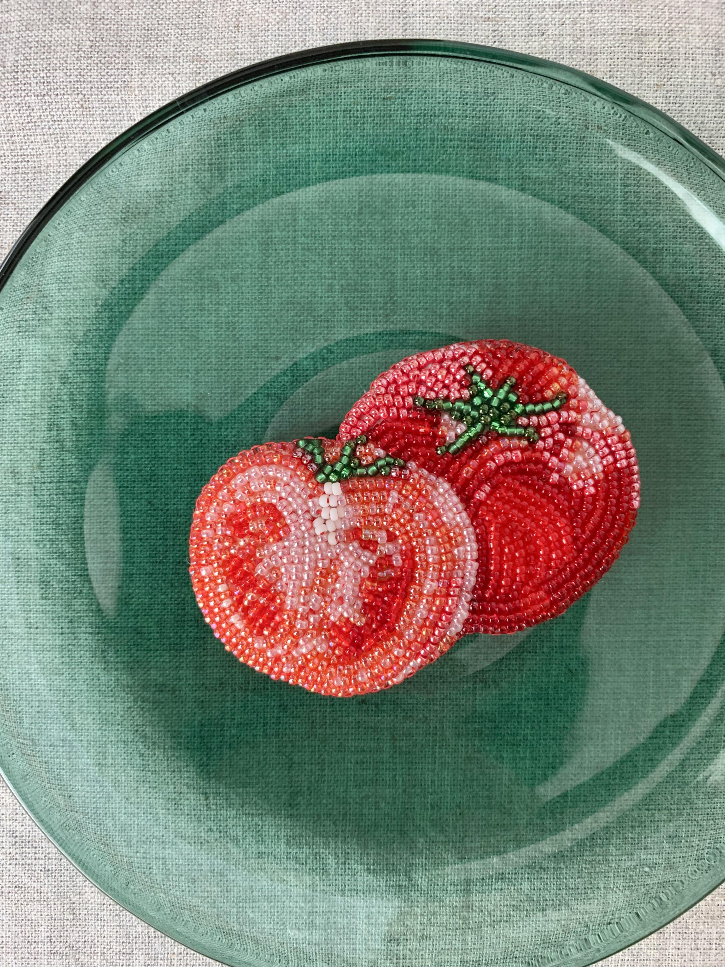 トマトのビーズブローチ