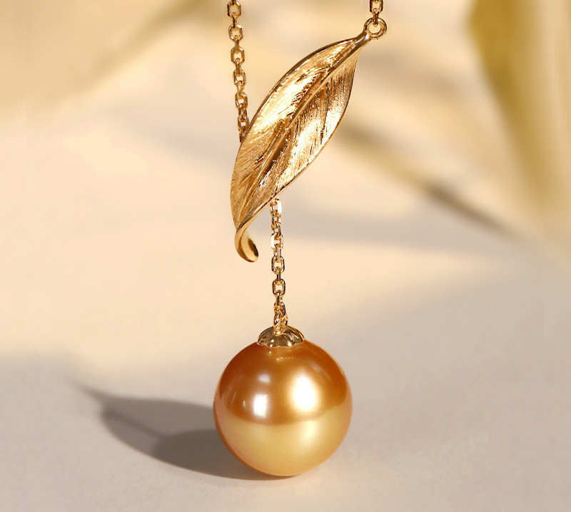[ヘイズジュエリー] オータムリーフネックレス リッチゴールド 11-11mm 南洋真珠ペンダント 玄通 エレガントデザイン 天