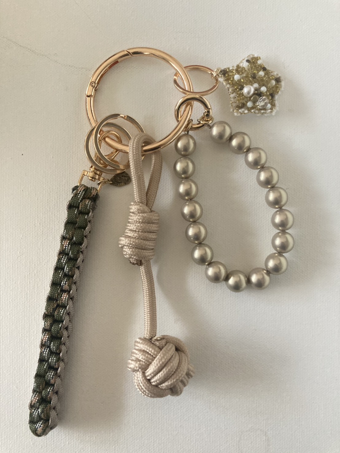 バッグチャーム　キーホルダー　スタービーズ刺繍Ｂ