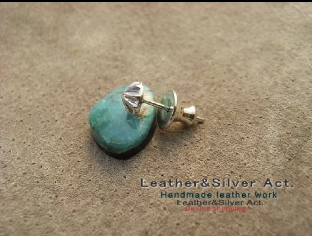 極小アポロコンチョ ピアス シルバー925　片耳 削り出し ポストピアス　小粒　メンズ、レディース兼用　小粒ピアス