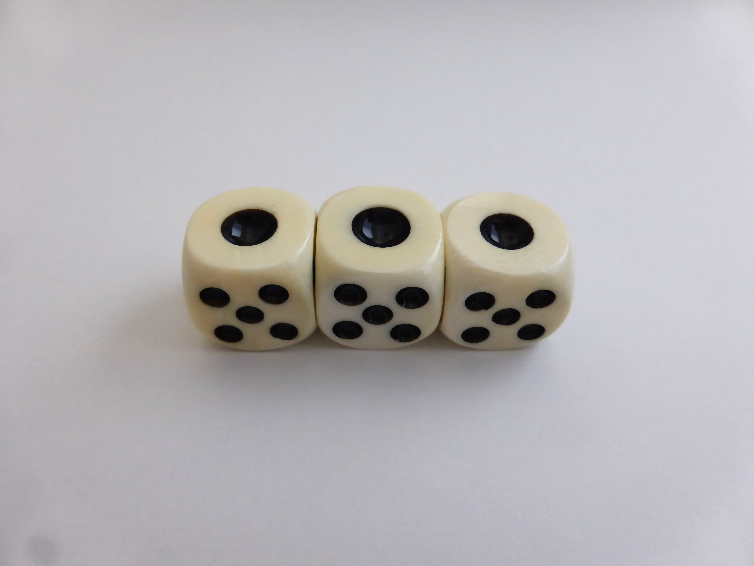 本象牙 サイコロ　約13ｍｍ 3個セット