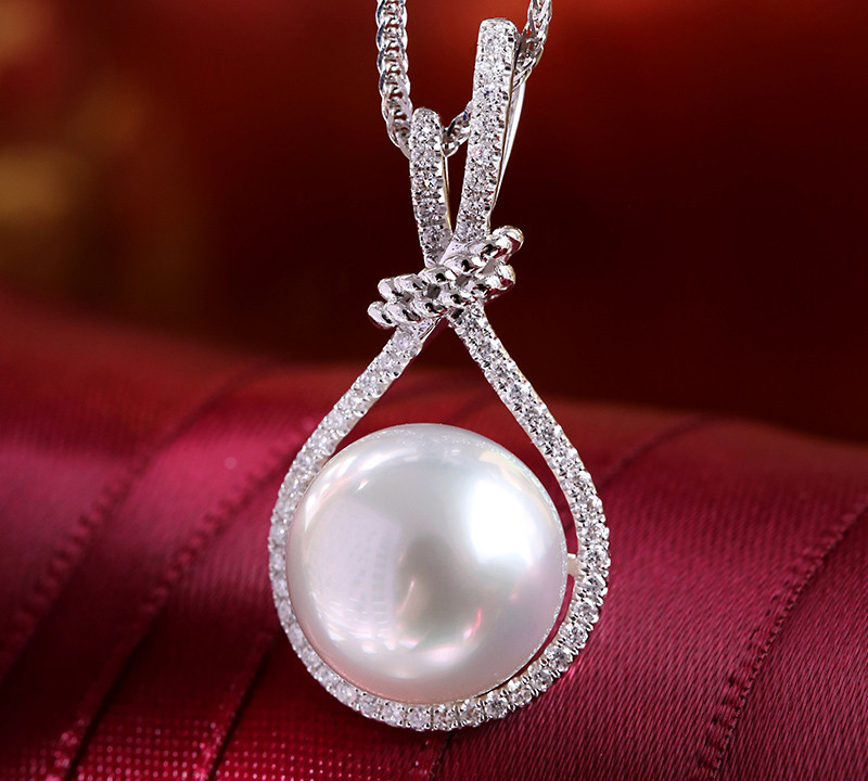 [ヘイズジュエリー] 福袋 エレガントで万能なコールドライトオーストラリア産ホワイトペンダント 12-12mm 南洋ホワイトパー