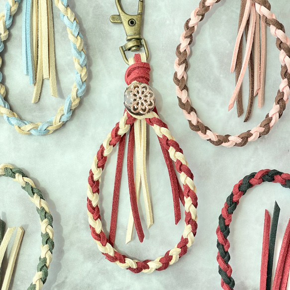 色が選べるスエード4本編みストラップ スマホ バッグチャーム プチ