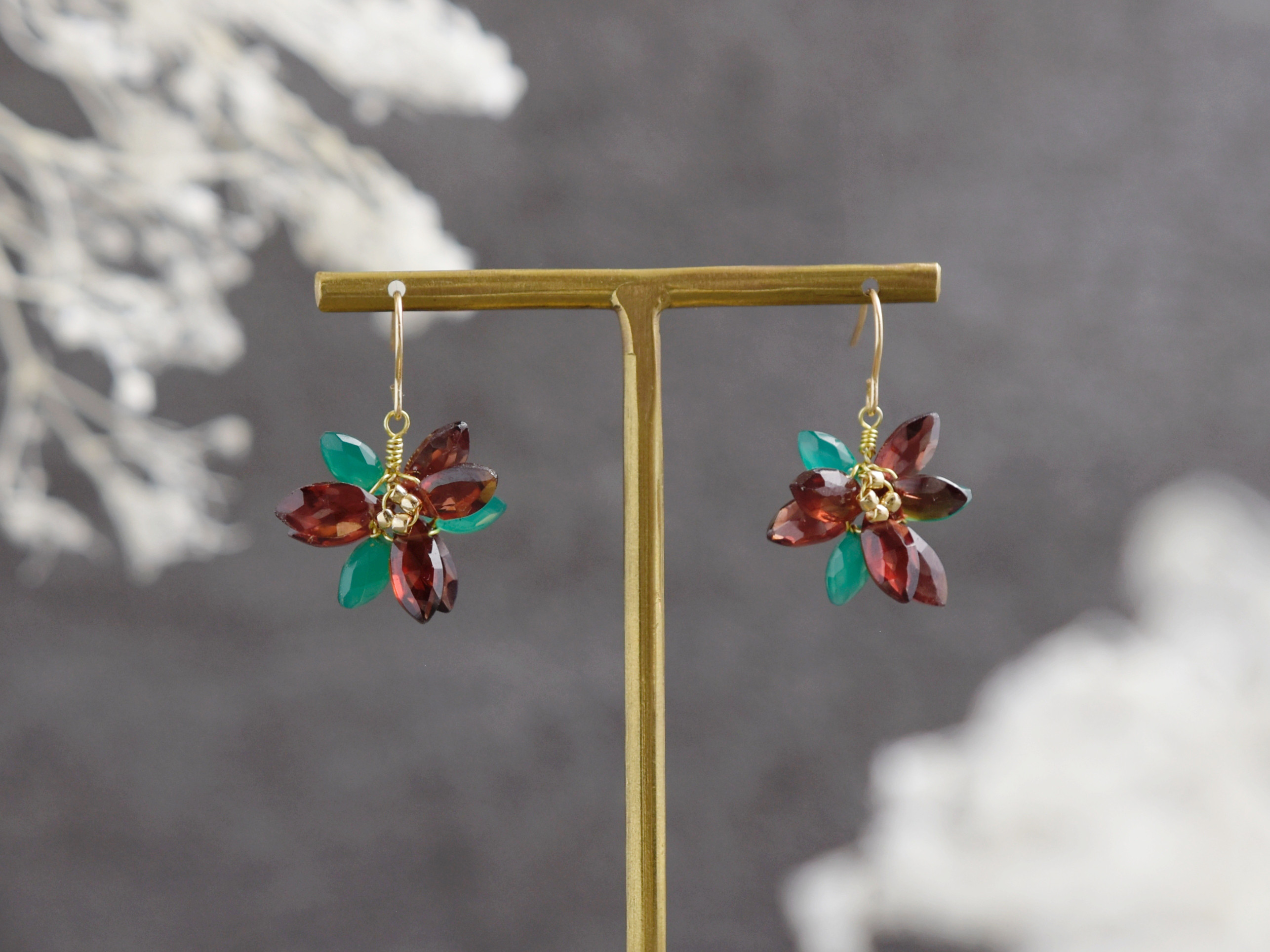 ▶︎ ポインセチア ▶︎ 14kgf ピアス ▶︎ 天然石　グリーンオニキス　ガーネット