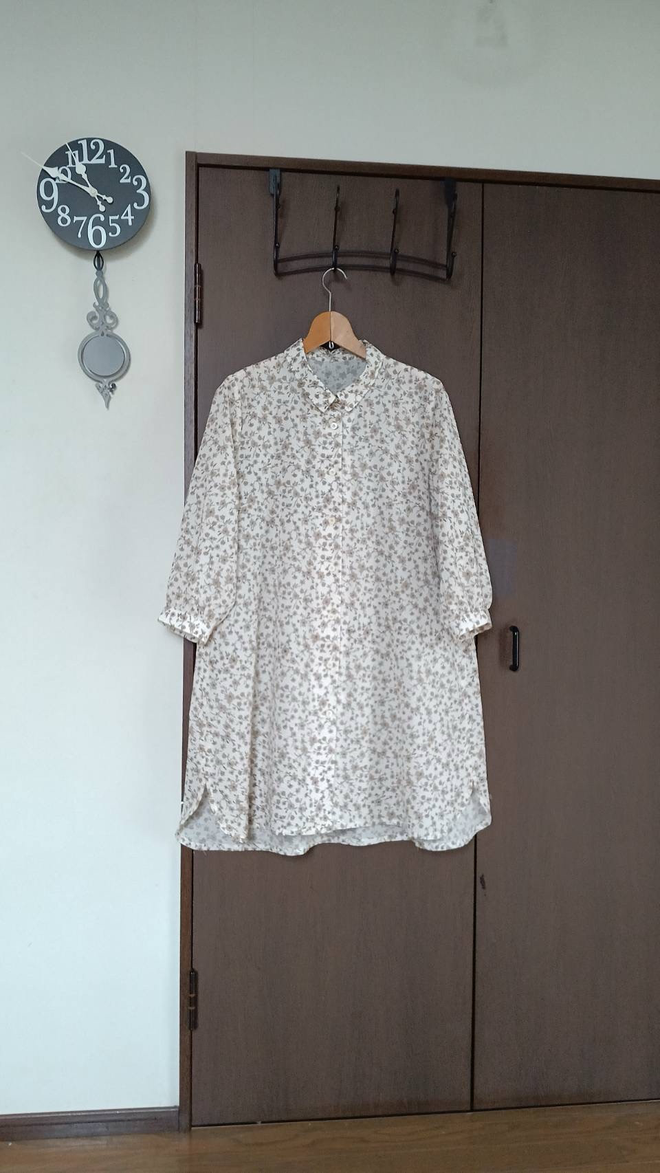 シャツカラーのロングブラウス