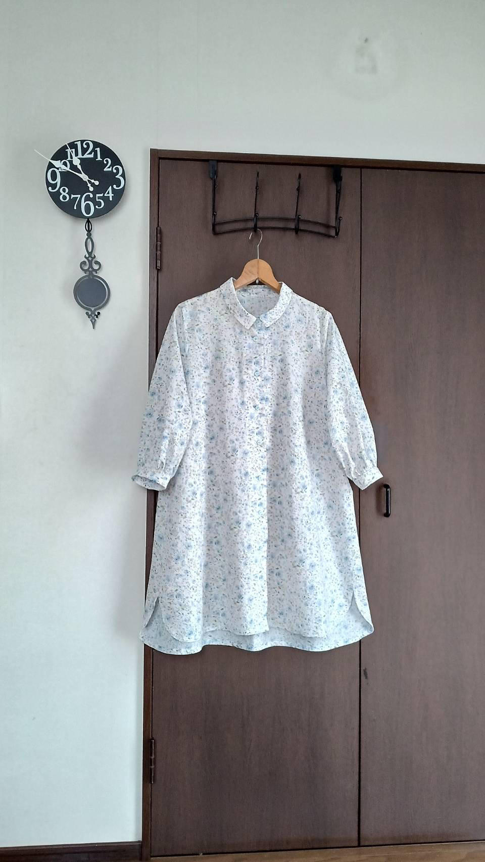 シャツカラーのロングブラウス